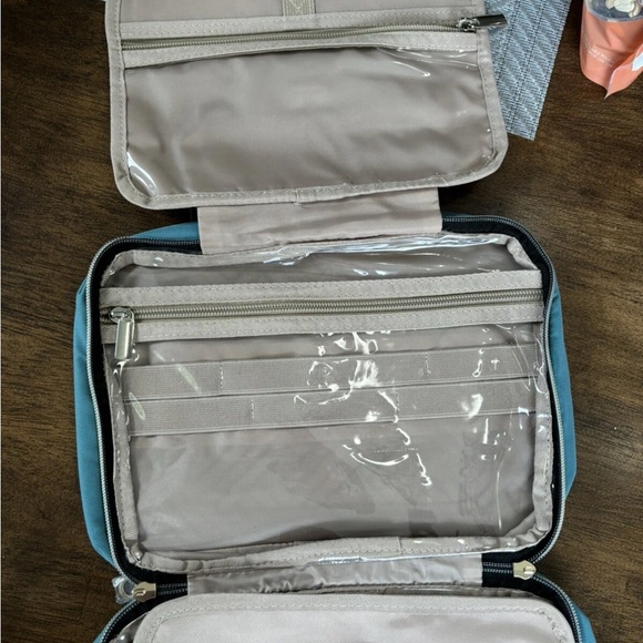 BAGSMART Toiletry Bag Travel Bag with Hanging Hook, Water-resistant Makeup bag - Picture 4 of 4